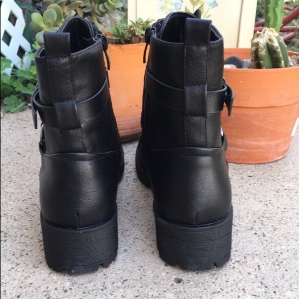 BLACK COMBAT BUCKLE FAUX LEATHER BOOTS - Picture 4 of 5